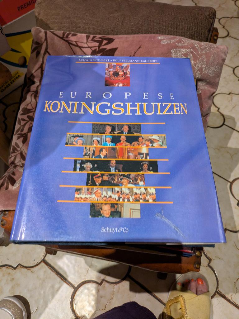 Europese koningshuizen, Verzamelen, Koningshuis en Royalty, Ophalen of Verzenden, Zo goed als nieuw, Tijdschrift of Boek