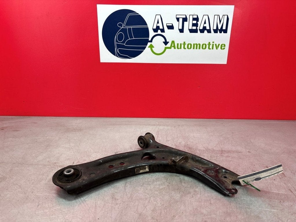 BRAS DE SUSPENSION AVANT DROIT (TRIANGLE) Golf VII (AUA), Volkswagen, Volkswagen AG, Utilisé, Kundenbetreuung@volkswagen.de