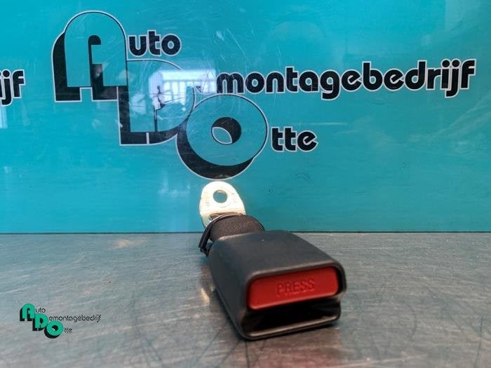 Insertion ceinture de sécurité arrière droite d'un Peugeo, -, 3 mois de garantie, Utilisé, -