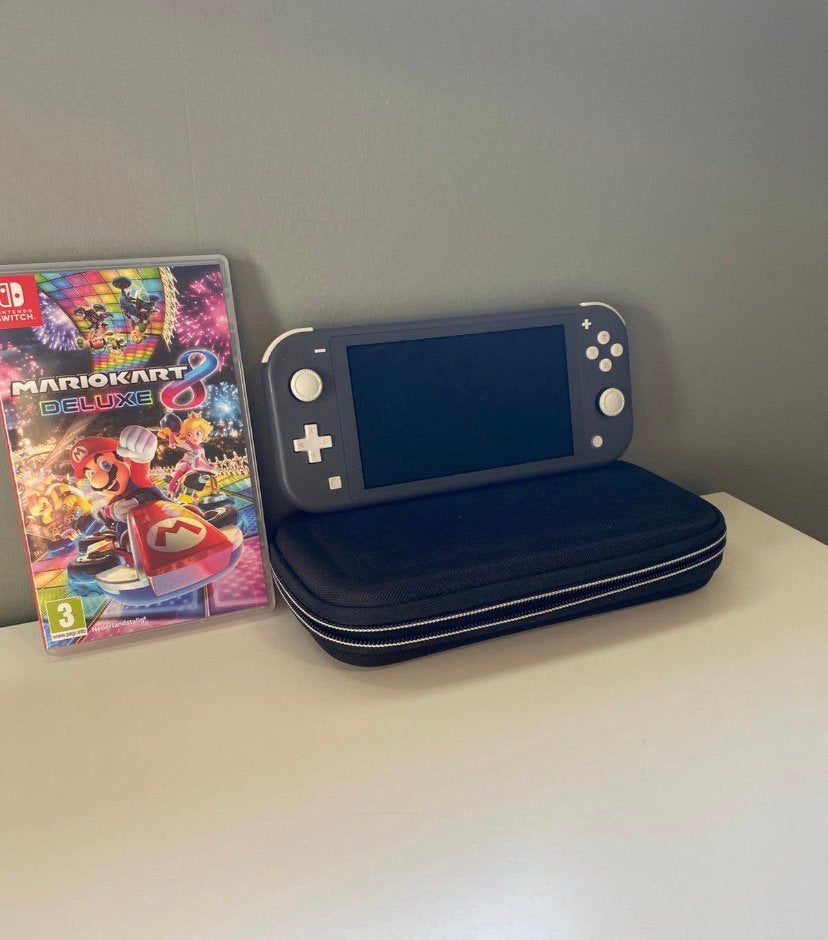 Nitendo switch lite + case + mariokart, Games en Spelcomputers, Ophalen, Grijs, Zo goed als nieuw