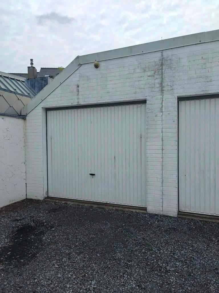 Brede garagebox afm. 5,4m op 3,25m met inboedel, Immo, Provincie West-Vlaanderen