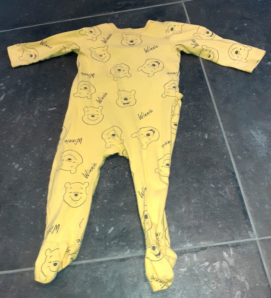 Baby pyjama Winnie the Pooh Disney Baby 12M, Enfants & Bébés, Enlèvement ou Envoi, Neuf, Garçon ou Fille, Vêtements de nuit ou Sous-vêtements