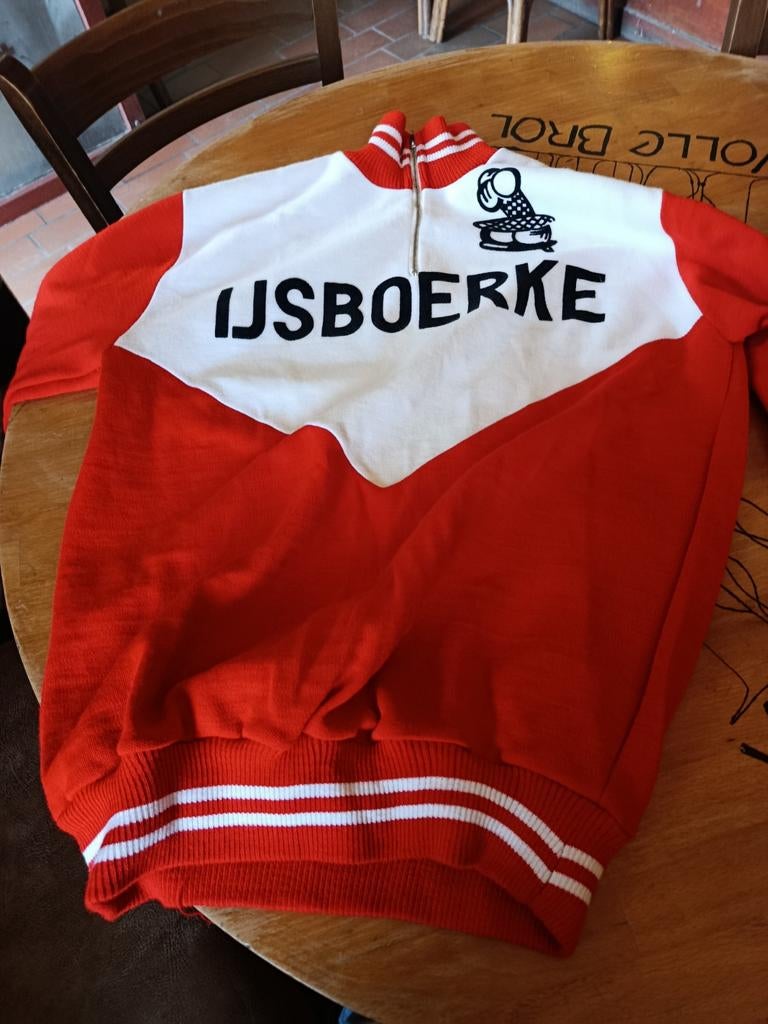 Wielertrui (trainingsvest) wielerploeg ijsboerke jaren 70