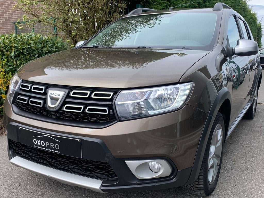 Dacia Logan STEPWAY PLUS / 1.5DCI 90 CV / Euro 6B / Gps / Ai, Auto's, Dacia, Voorwielaandrijving, Stof, Gebruikt, Euro 6