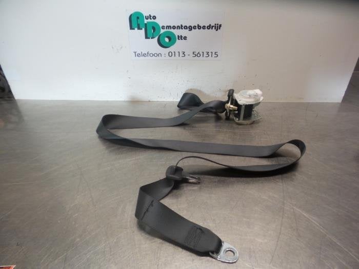 Ceinture de sécurité arrière droite d'un Toyota Yaris (Ya, -, 3 mois de garantie, Toyota, Utilisé