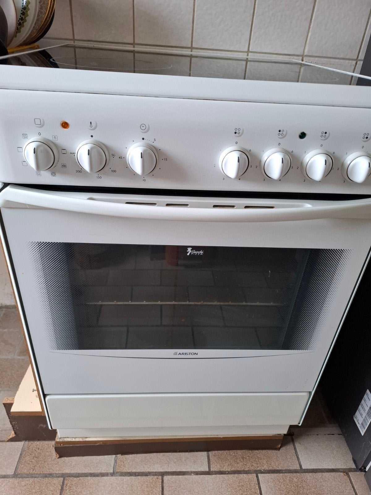 Fornuis Ariston met oven, Electroménager, Cuisinières, Enlèvement, Électrique