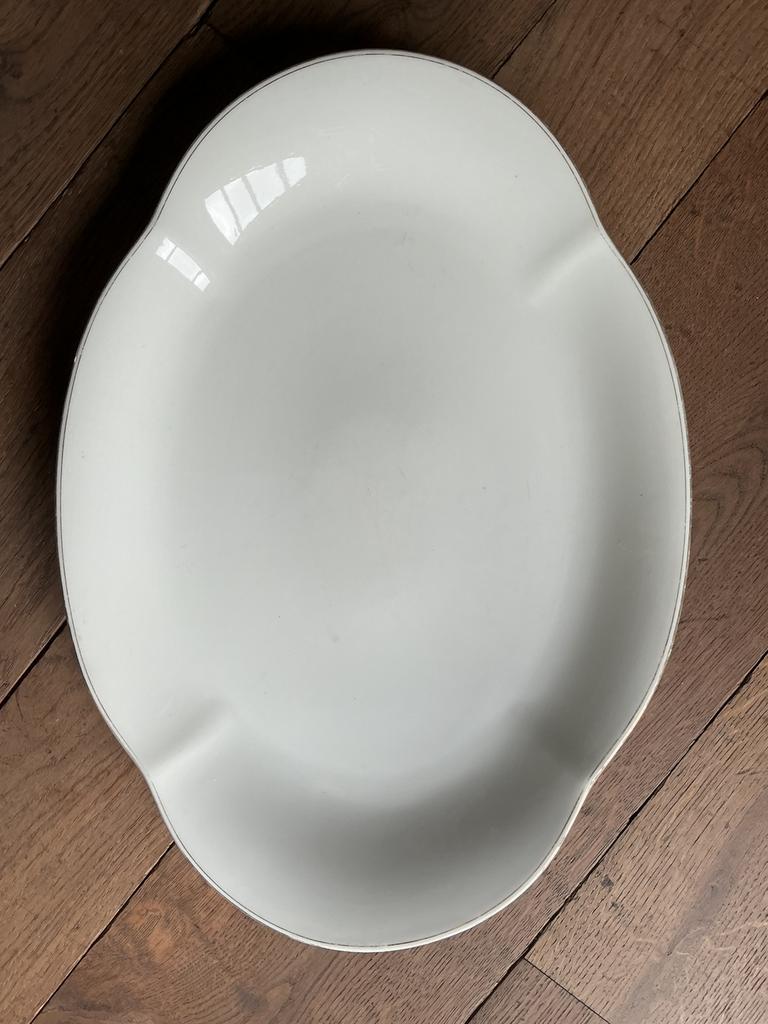 Plat ancien en porcelaine, Limoges, Antiquités & Art, Antiquités | Plateaux, Enlèvement ou Envoi