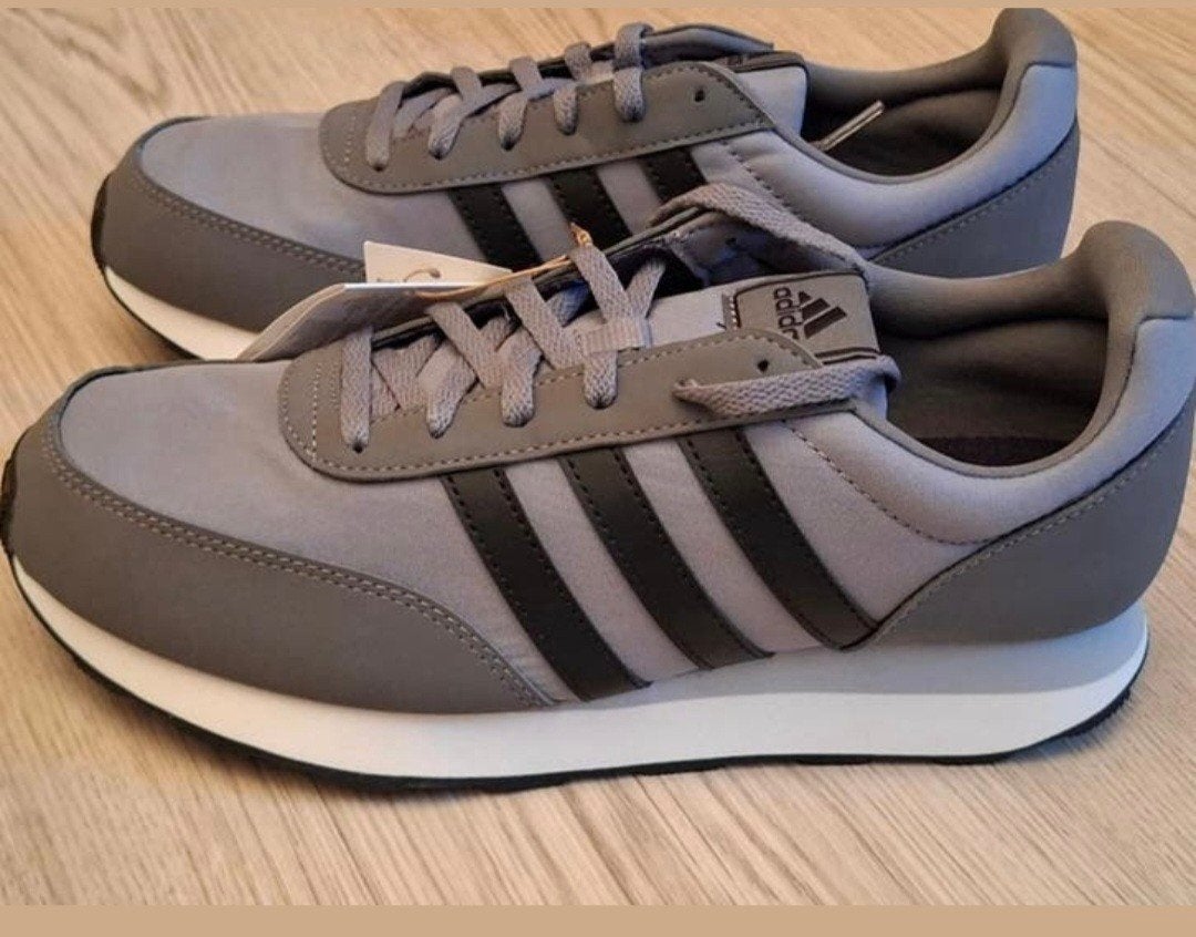 Baskets Adidas/ Pointure: 41 1/3 (Neuf)/ Valeur:€60, Neuf, Autres couleurs, Baskets, Enlèvement