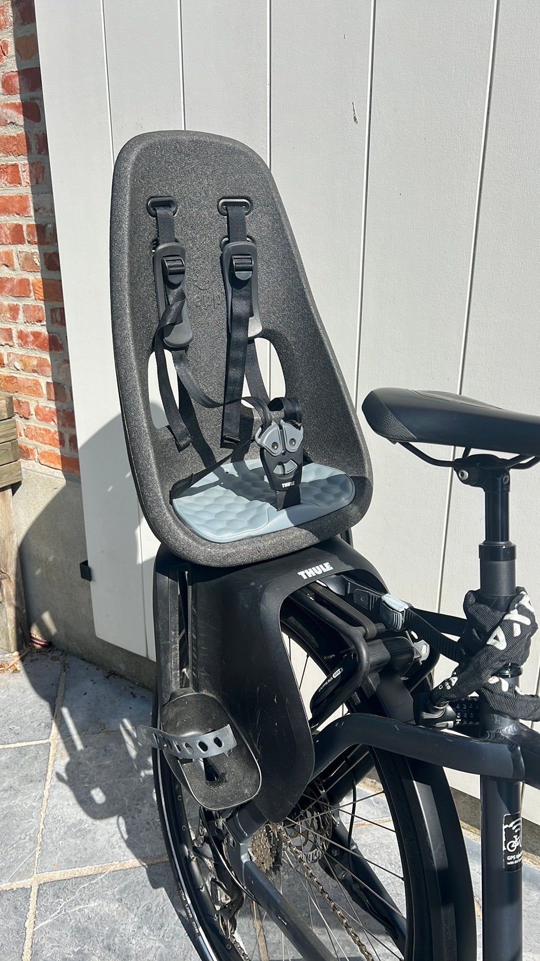 Thule Yepp fietsstoeltje, Fietsen en Brommers, Ophalen, Zo goed als nieuw, Achterzitje, Voetsteuntjes