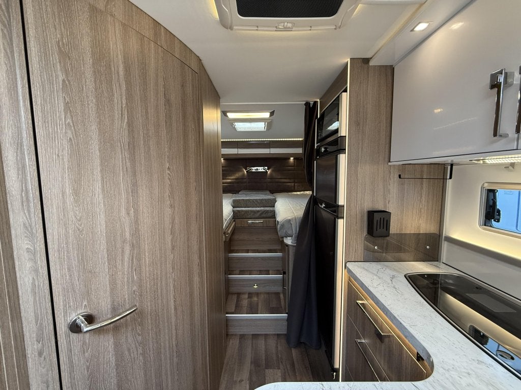 Kabe Travel Master Crown I 760 LGB, Caravans en Kamperen, Mobilhomes, Diesel, 7 tot 8 meter, Cassettetoilet, Airbags