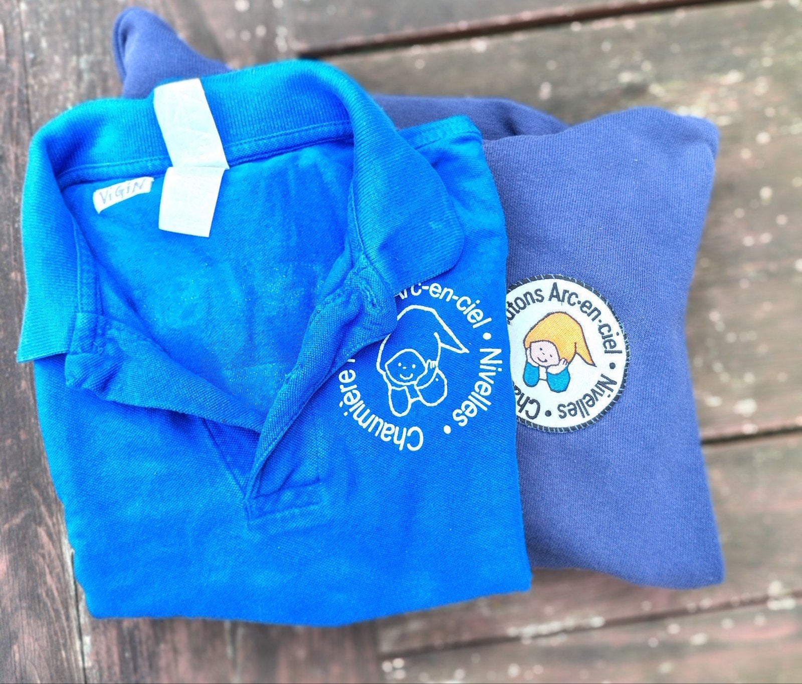 Lot polo et pull Nutons chaumière arc-en-ciel Nivelles, Enlèvement