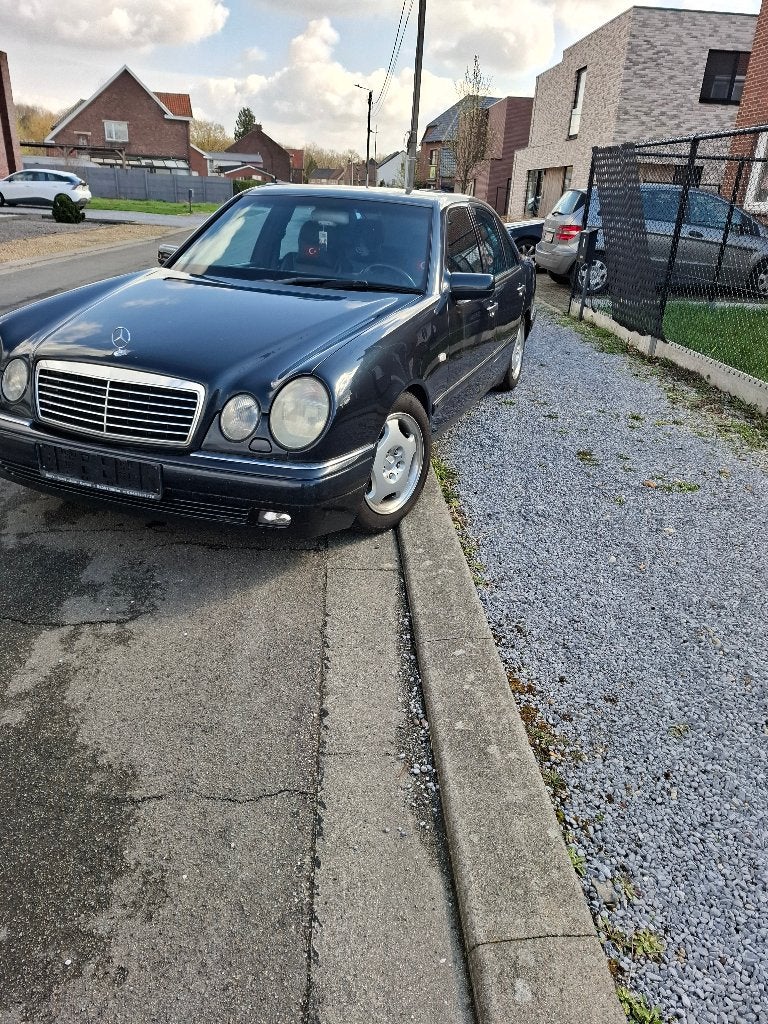 Mercedes E320, Auto's, Mercedes-Benz, Automaat, 4 deurs, Achterwielaandrijving, Zwart