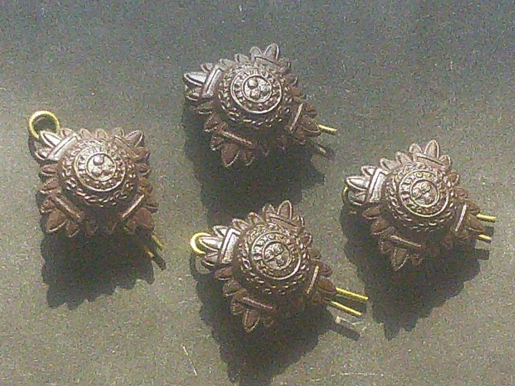 1st lieutenant British/Canadian rifle company metal pips, Envoi, Armée de terre, Emblème ou Badge