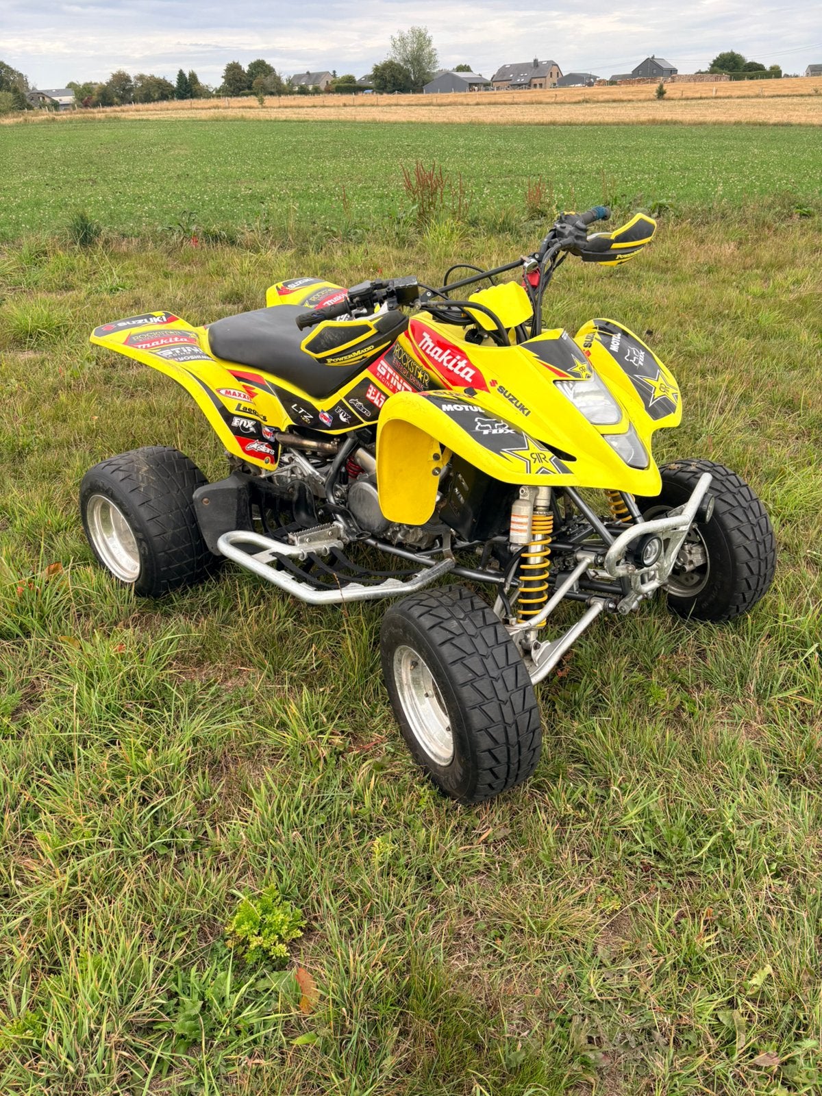 Suzuki 400 LTZ, Motos