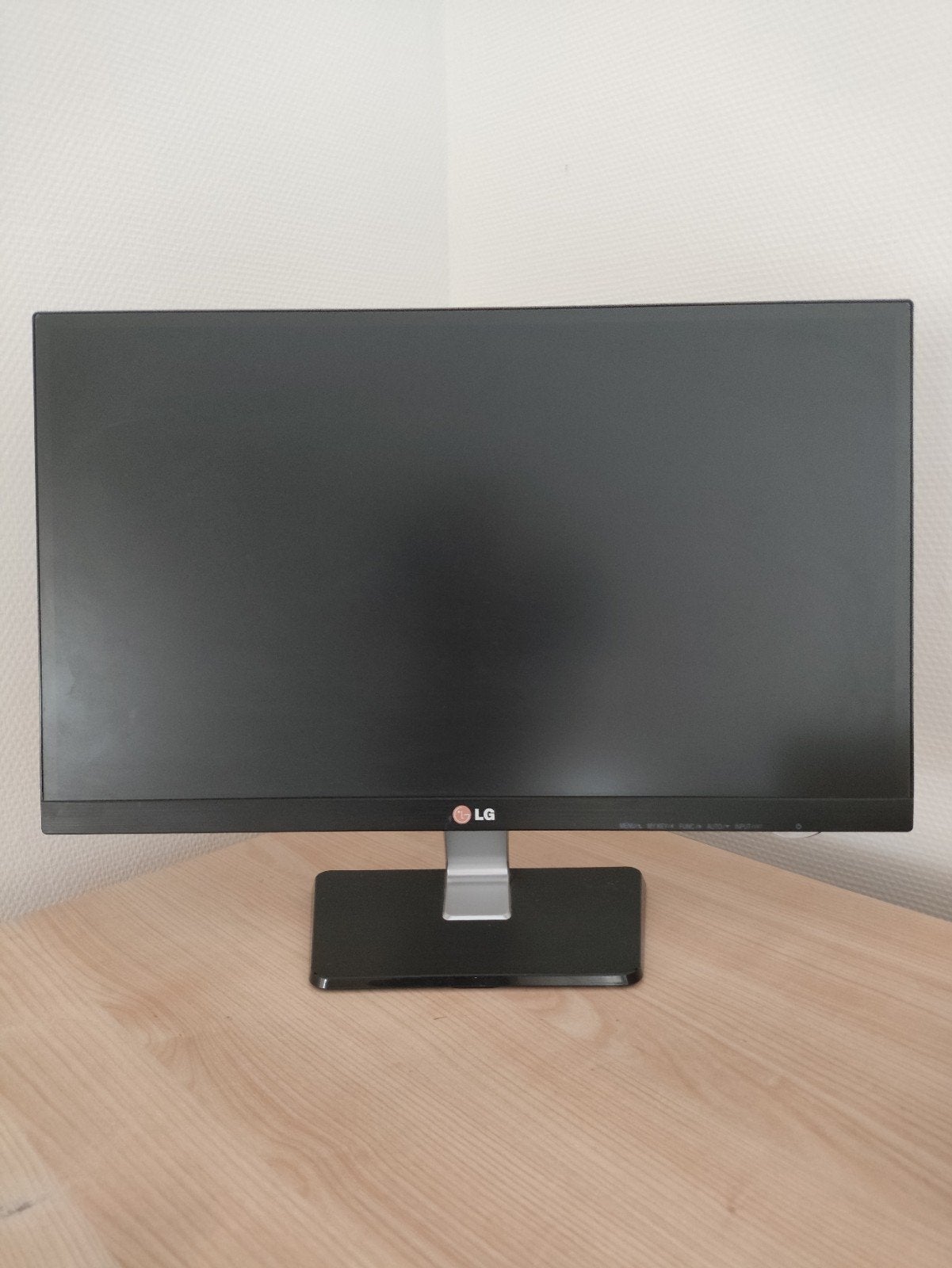 LG computerscherm (lees de beschrijving), Computers en Software, Ophalen, Zo goed als nieuw, HDMI, LG