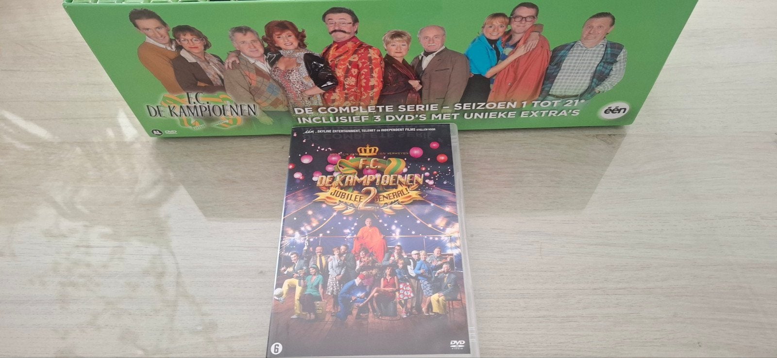 Volledig dvd box FC De Kampioenen + film jubilee general, Games en Spelcomputers, Games | Overige, Ophalen