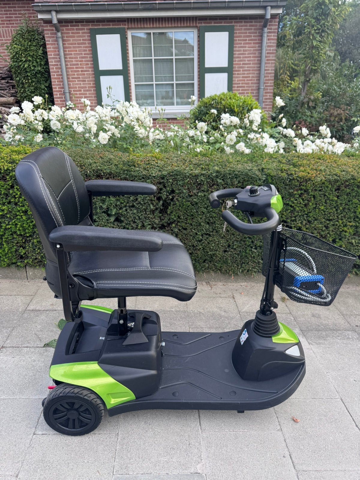 Scootmobiel Invacare Colibri 3 roues – légère et maniable, Enlèvement ou Envoi, Pliant, Comme neuf, Fauteuil roulant électrique