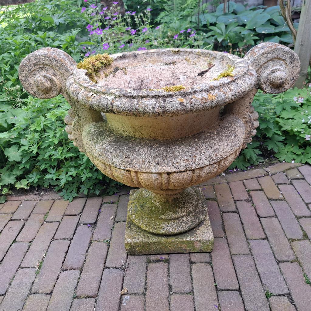 Grote oude betonnen tuinvaas vaas jardinière met oren, Huis en Inrichting, Woonaccessoires | Overige, Ophalen, Gebruikt