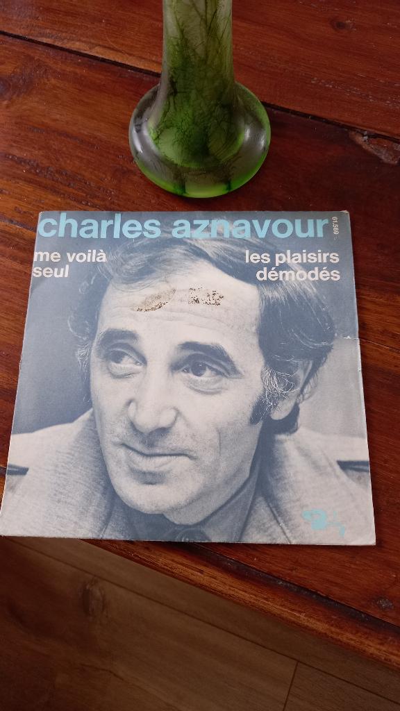 vinyl (45T) charles aznavour "les plaisirs démodés", CD & DVD, Vinyles | Pop, Enlèvement, 1970 - 1979, Utilisé