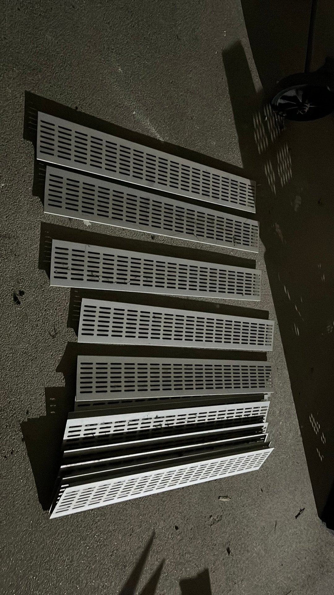 12 aluminium verluchtings roosters kasten keuken verwarming, Doe-het-zelf en Bouw, Ophalen of Verzenden, Zo goed als nieuw, Aluminium