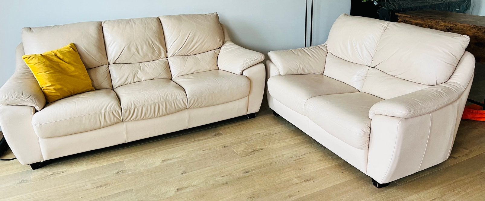 Sofa: set van 2+3 zitten; beige, Ophalen, Zo goed als nieuw, Leer