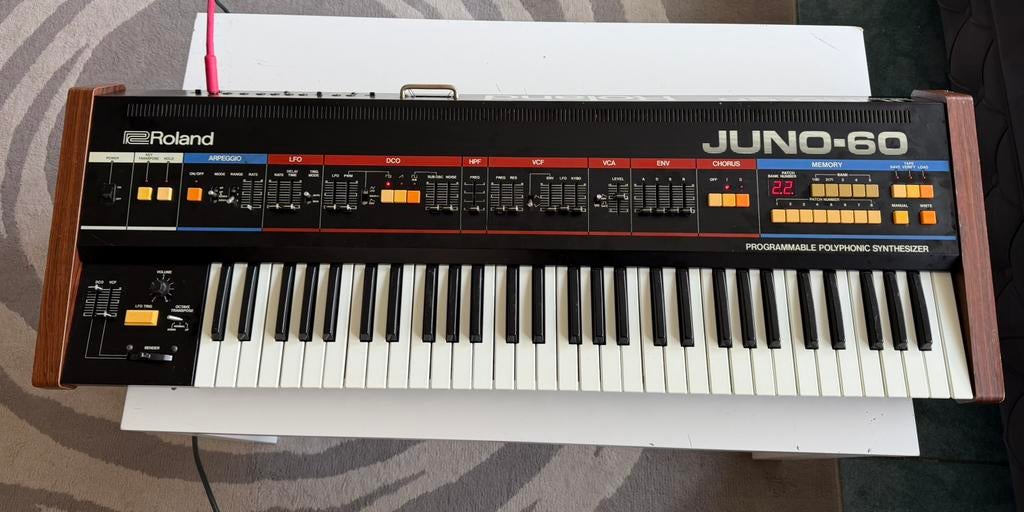 Roland Juno 60 Vintage à réparer certains boutons, Muziek en Instrumenten, Ophalen, Zo goed als nieuw, Roland