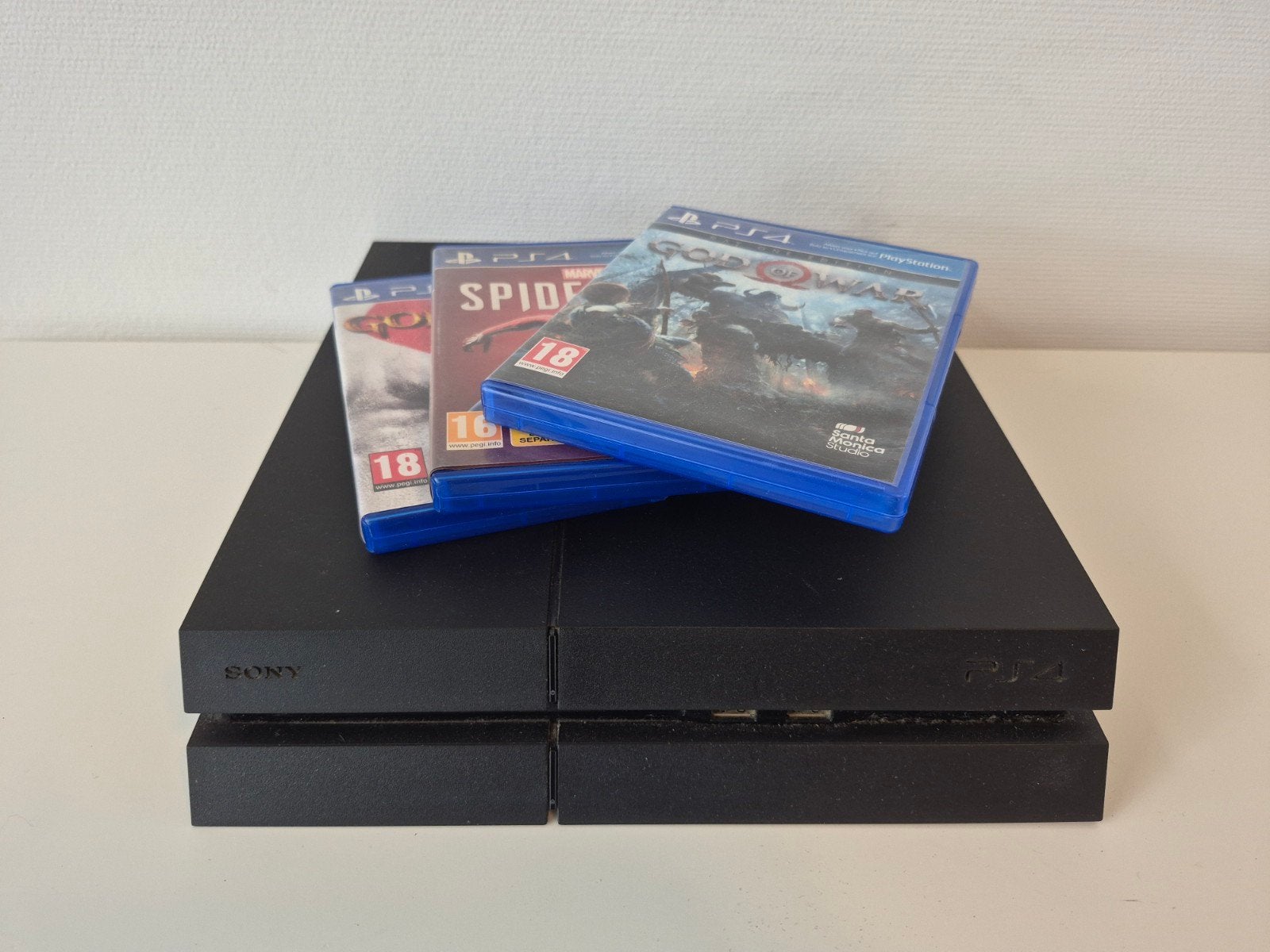 PlayStation 4 avec lot de 3 jeux, Comme neuf, Sans contrôleur, Enlèvement ou Envoi, Avec jeux