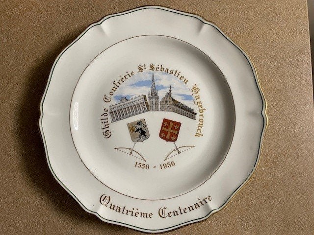 ASSIETTE Commémorative 1956  « ST.SEBASTIEN HAZEBROUCK », Sports & Fitness, Enlèvement ou Envoi, Comme neuf, Autres types