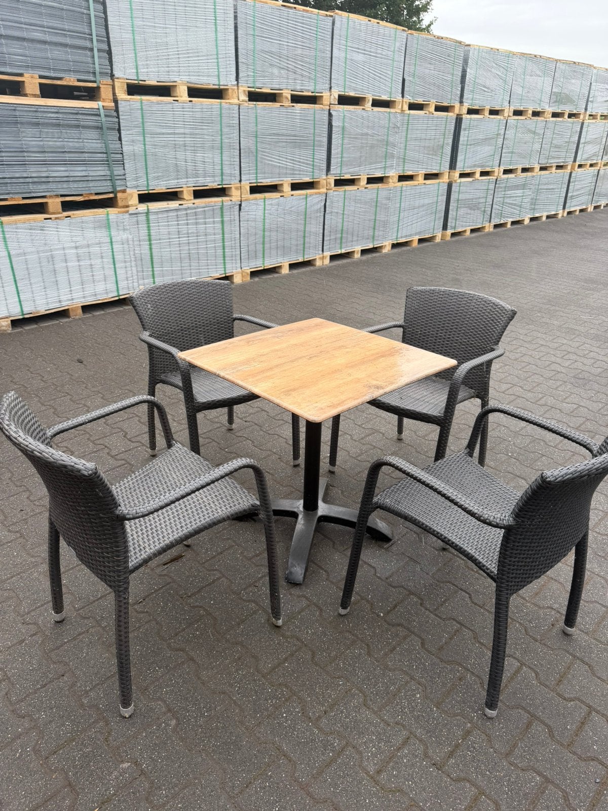Horeca / Tuinset 4 stoelen + tafel (Hilma Flat Collection), Ophalen, 4 zitplaatsen, Bijzettafel, Zo goed als nieuw