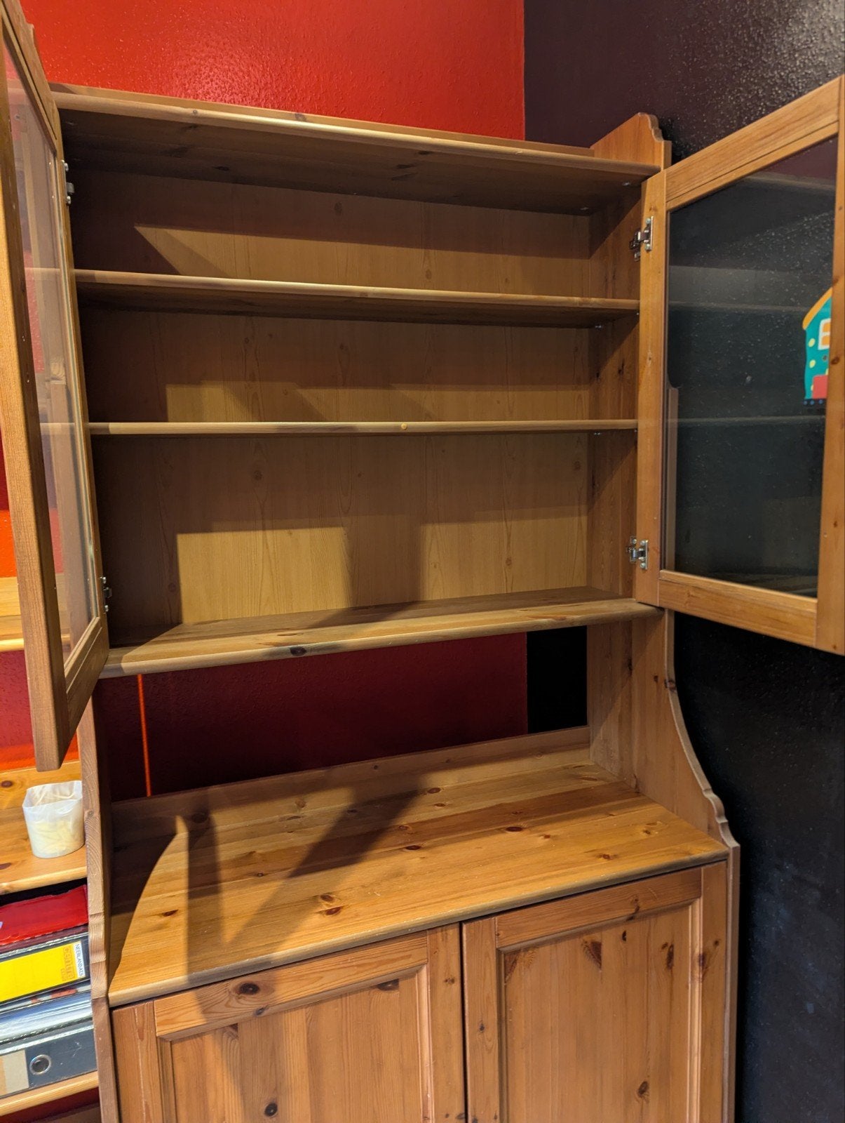 Meuble vitrine IKEA LEKSVIK en pin, Avec porte(s), 25 à 50 cm, Pin, Utilisé