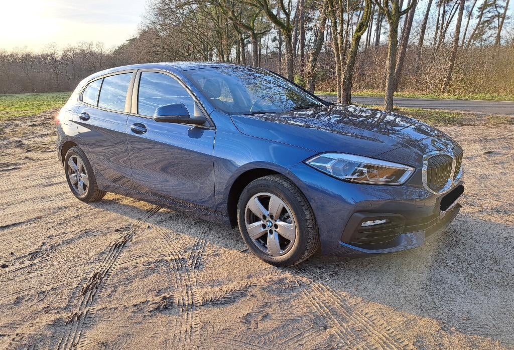 BMW 116iA Volledige nieuwstaat 3170km, Auto's, BMW, 116 g/km, 1 Reeks, Blauw, 1415 kg