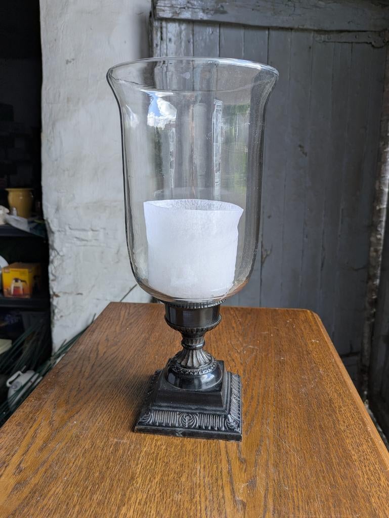 Windlicht glas op zwarte voet, Enlèvement
