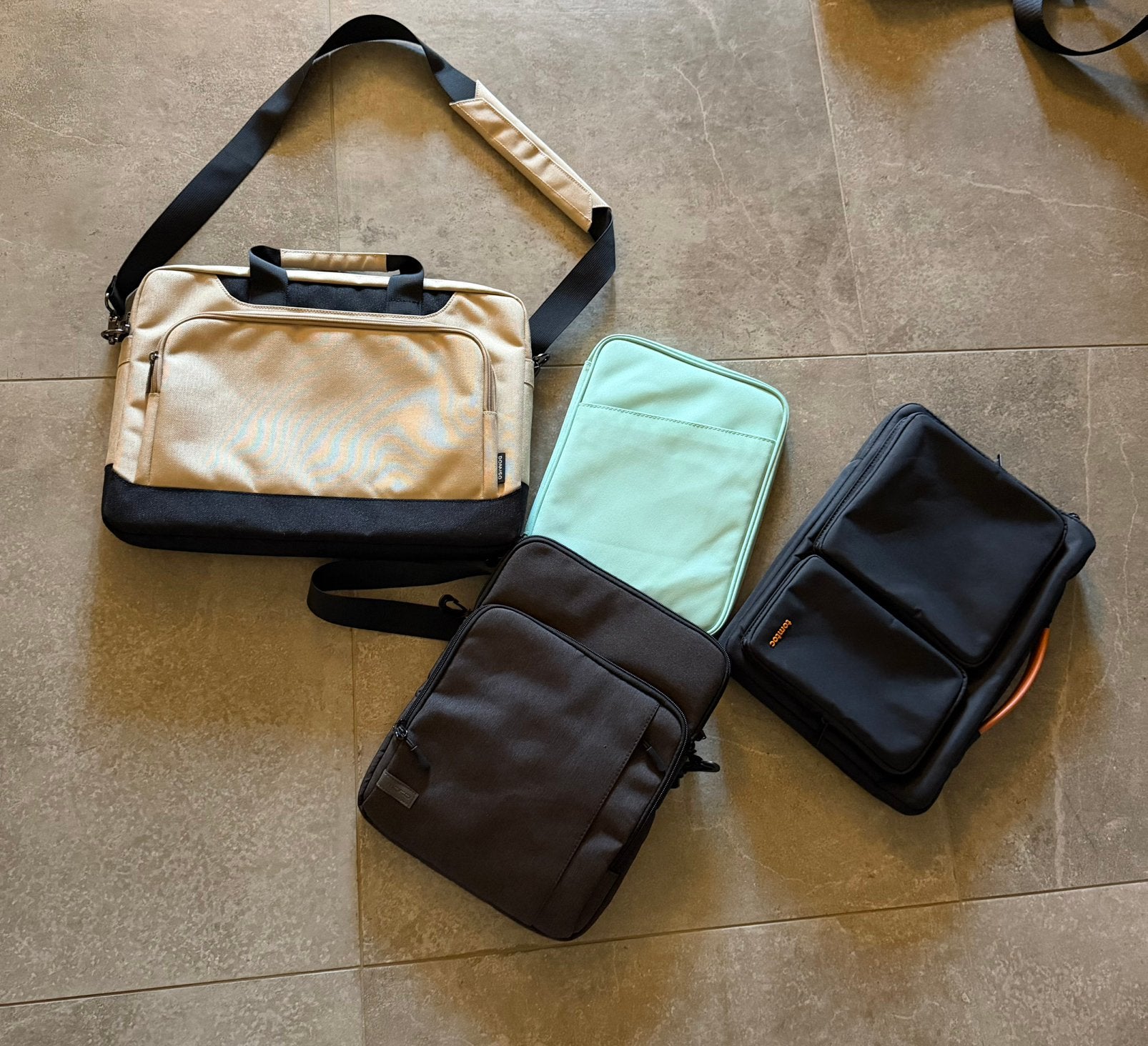 Sac pc portable petit et grand, Informatique & Logiciels, Enlèvement, Comme neuf