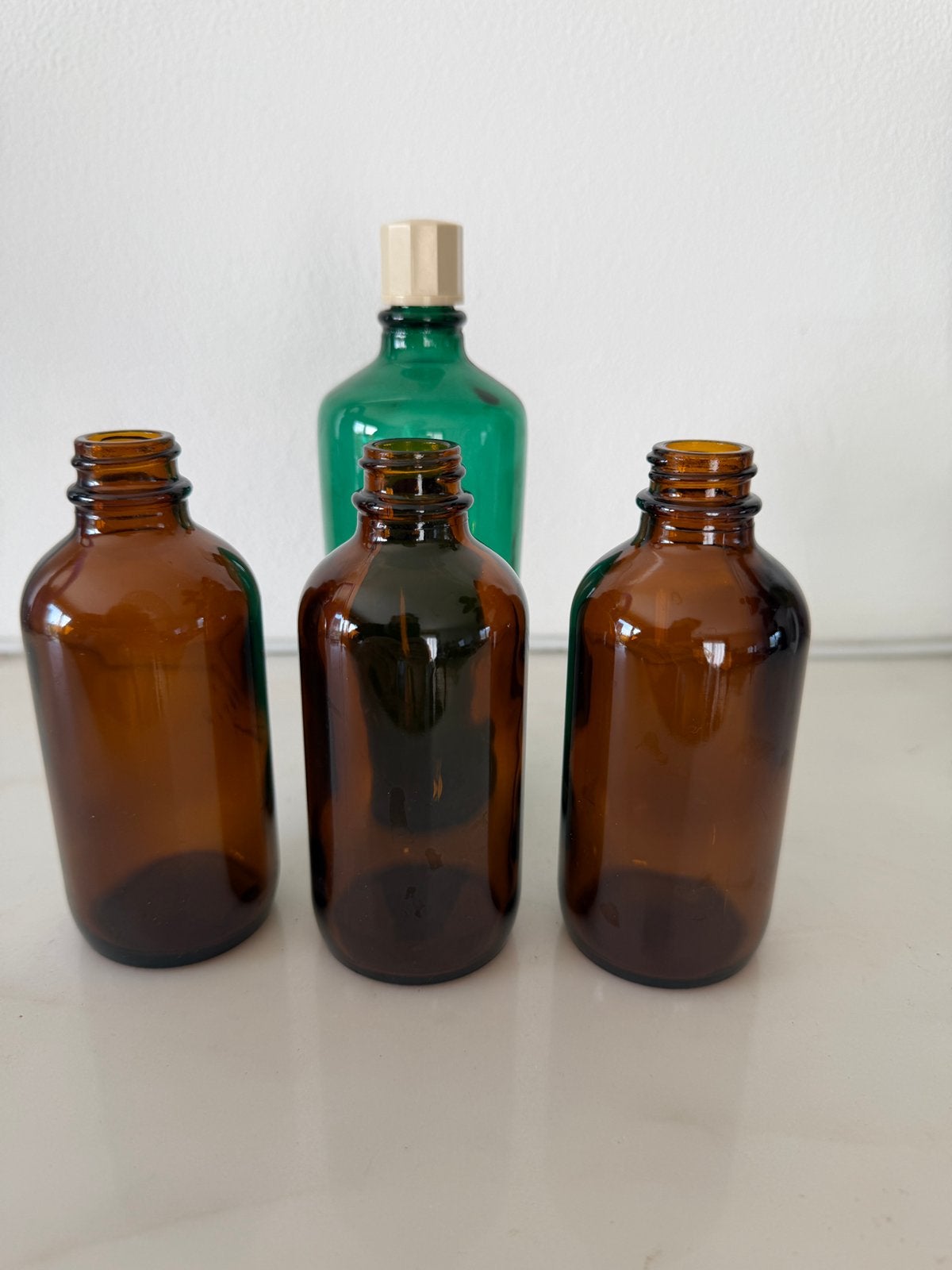 4 bouteilles à pharmacie verre marron et vert - sorcellerie, Enlèvement ou Envoi, Comme neuf, Autres types