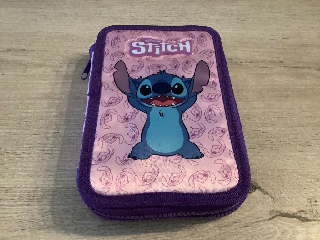 Disney Stitch dubbel pennenzak (Nieuw), Diversen, Schoolbenodigdheden, Ophalen of Verzenden, Nieuw