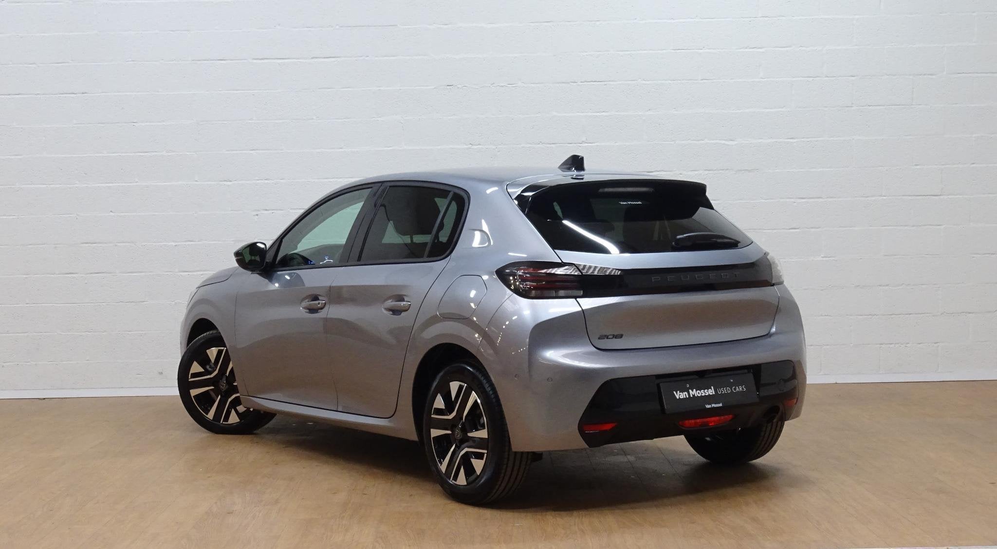 Peugeot 208 1.2 HYBRID 100 e-DSC6 Allure, Auto's, Gebruikt, Zwart, https://public.car-pass.be/vhr/bfae2d83-557b-46cd-8b7b-2bb970d511be