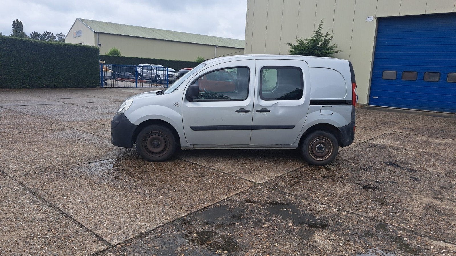 Renault Kangoo Express 1.5 DCI 66KW 2x schuifdeur airco 2010, Auto's, Voorwielaandrijving, Stof, Zwart, 4 cilinders