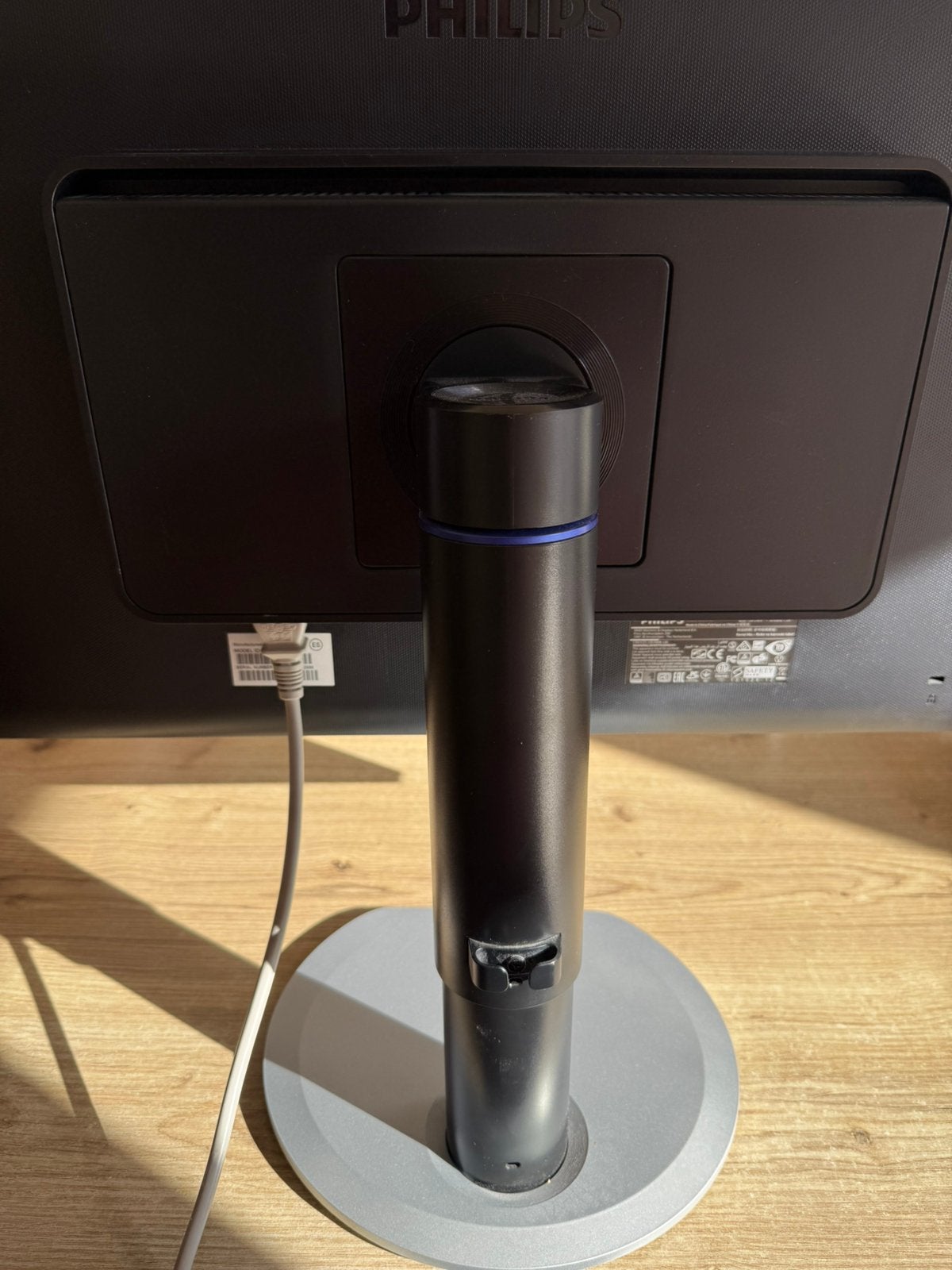Philips Brilliance 241B4L - 24 inch pc monitor, Ophalen, Zo goed als nieuw, DisplayPort, In hoogte verstelbaar