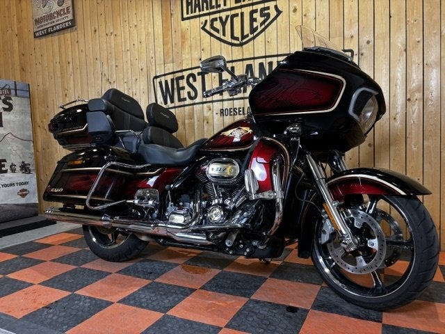 Harley-Davidson CVO Road Glide Limited Anniversary Edition, 1923 cm³, Customerservices@harley‑davidson.com, 3700 West Juneau Avenue
WI 53208  Milwaukee, US