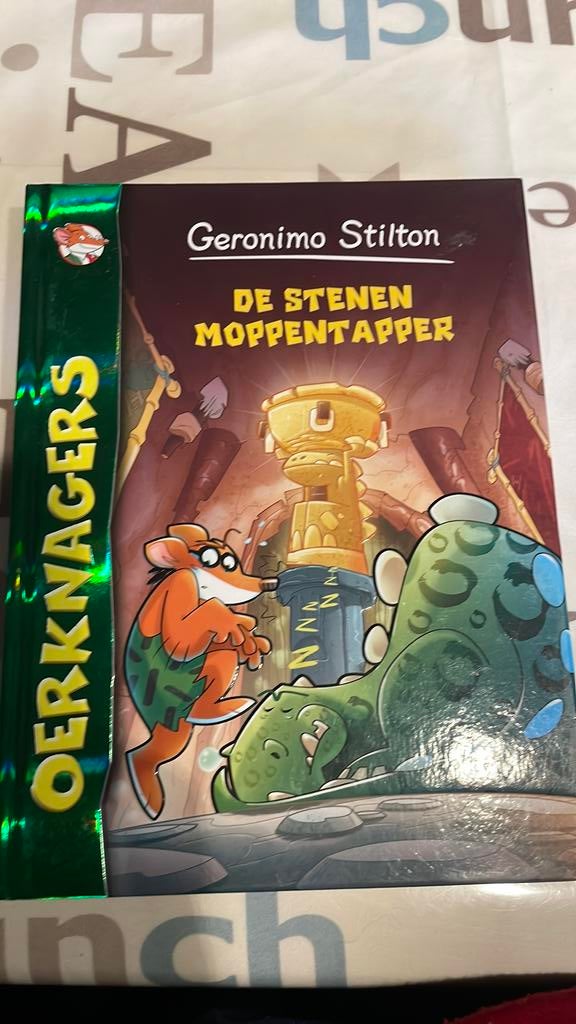 Geronimo Stilton - De stenen moppentapper(c2), Fiction général, Comme neuf, Geronimo Stilton, Enlèvement ou Envoi