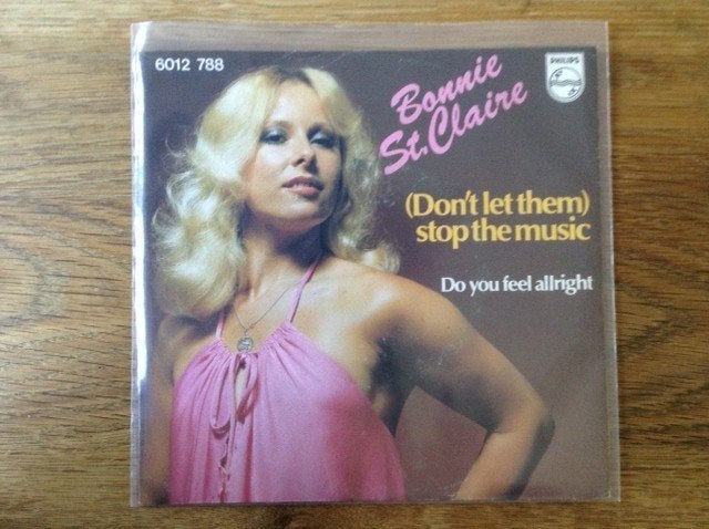 single bonnie st. claire, 7 inch, Ophalen of Verzenden, Fotohoes, Pop