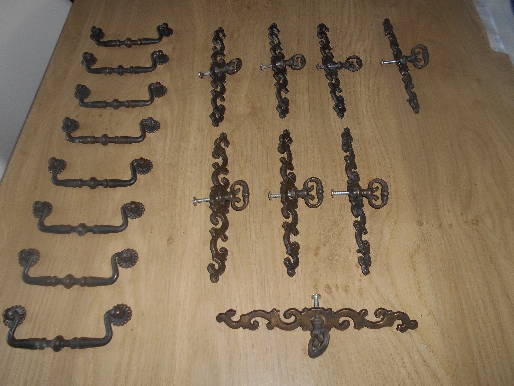 GARNITURES ANCIENS MEUBLES PORTES ET TIROIRS, Enlèvement