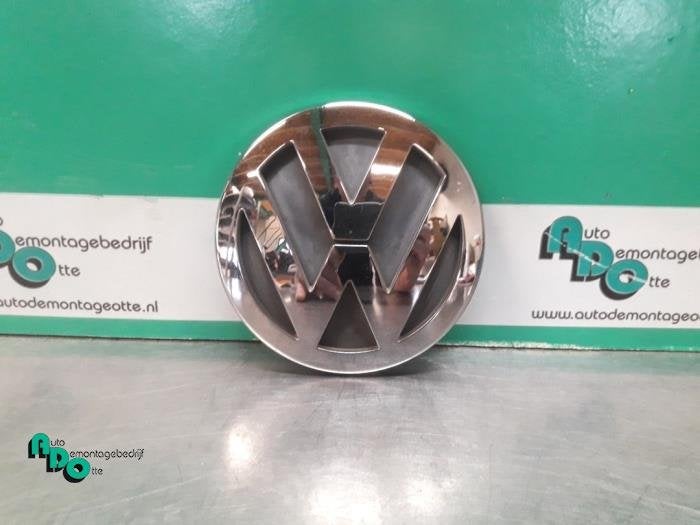Emblème d'un Volkswagen Jetta (Jetta 05-), Autos : Pièces & Accessoires, Carrosserie & Tôlerie, Volkswagen, Utilisé, 3 mois de garantie