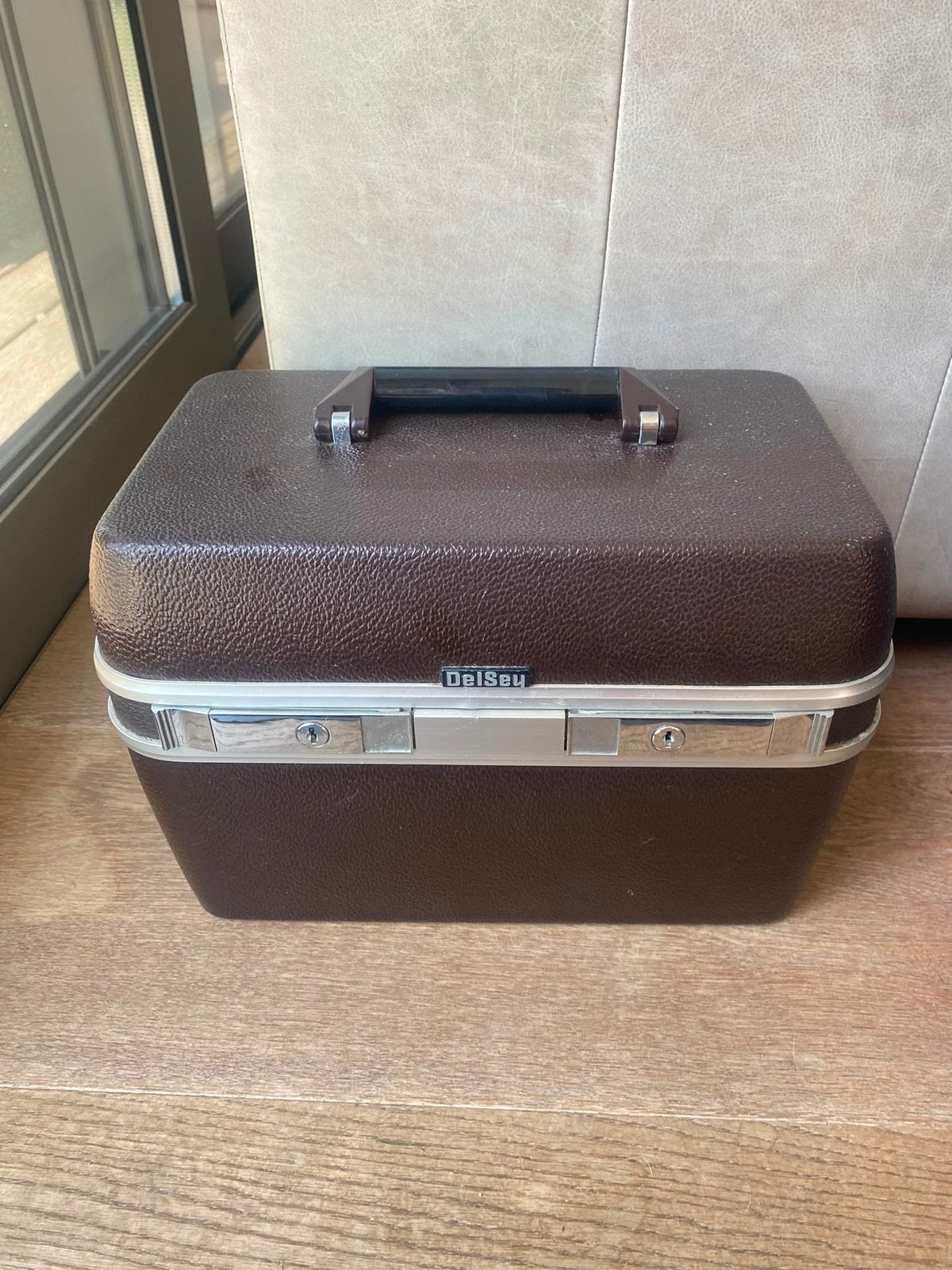Delsey beautycase - stevig materiaal - bruin, Ophalen, Gebruikt, Bruin, Met slot