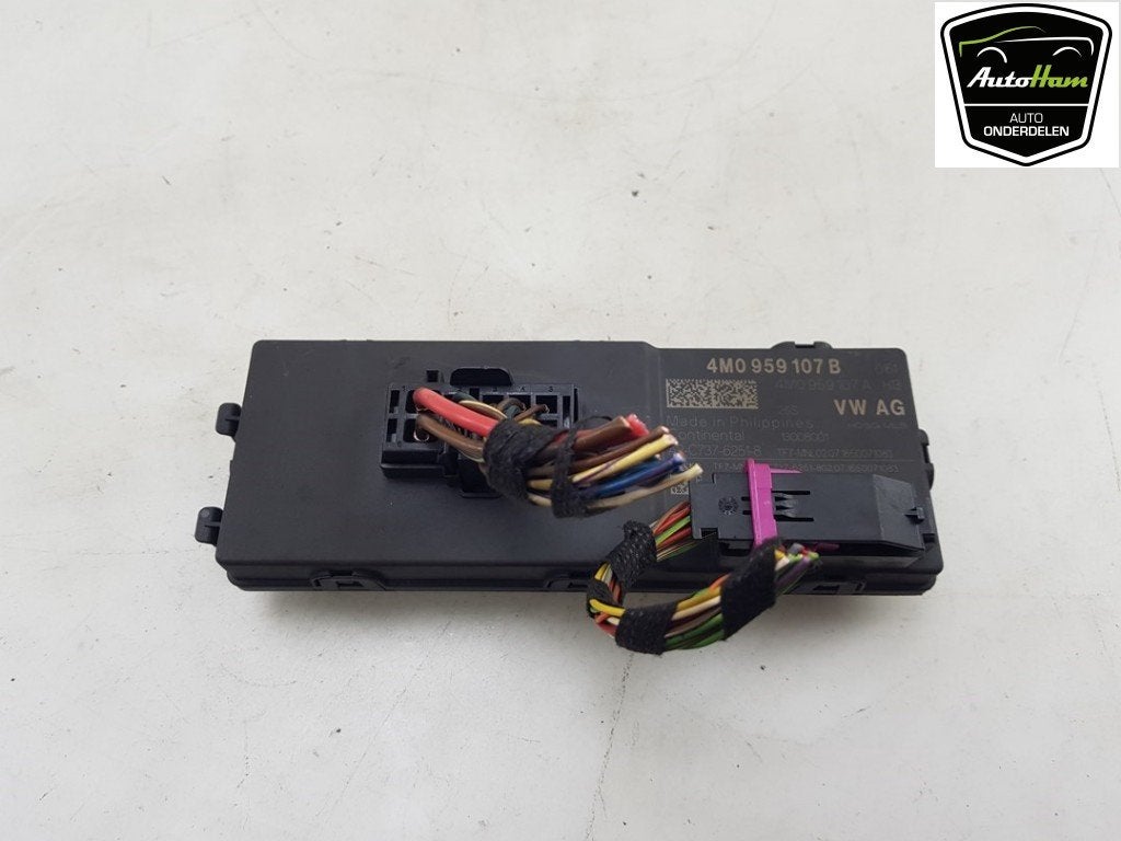 MODULE ACHTERKLEP MOTOR Audi A4 Avant (B9) (01-2015/08-2020), Gebruikt, Audi, Continental AG, Continental-Plaza 1
30175  Hannover, DE