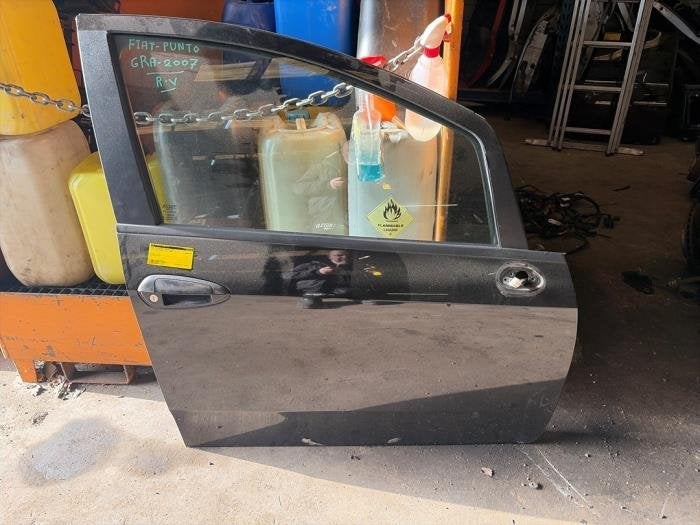 Portière 4portes avant droite d'un Fiat Punto Grande, Autos : Pièces & Accessoires, -, 3 mois de garantie, Utilisé, Porte