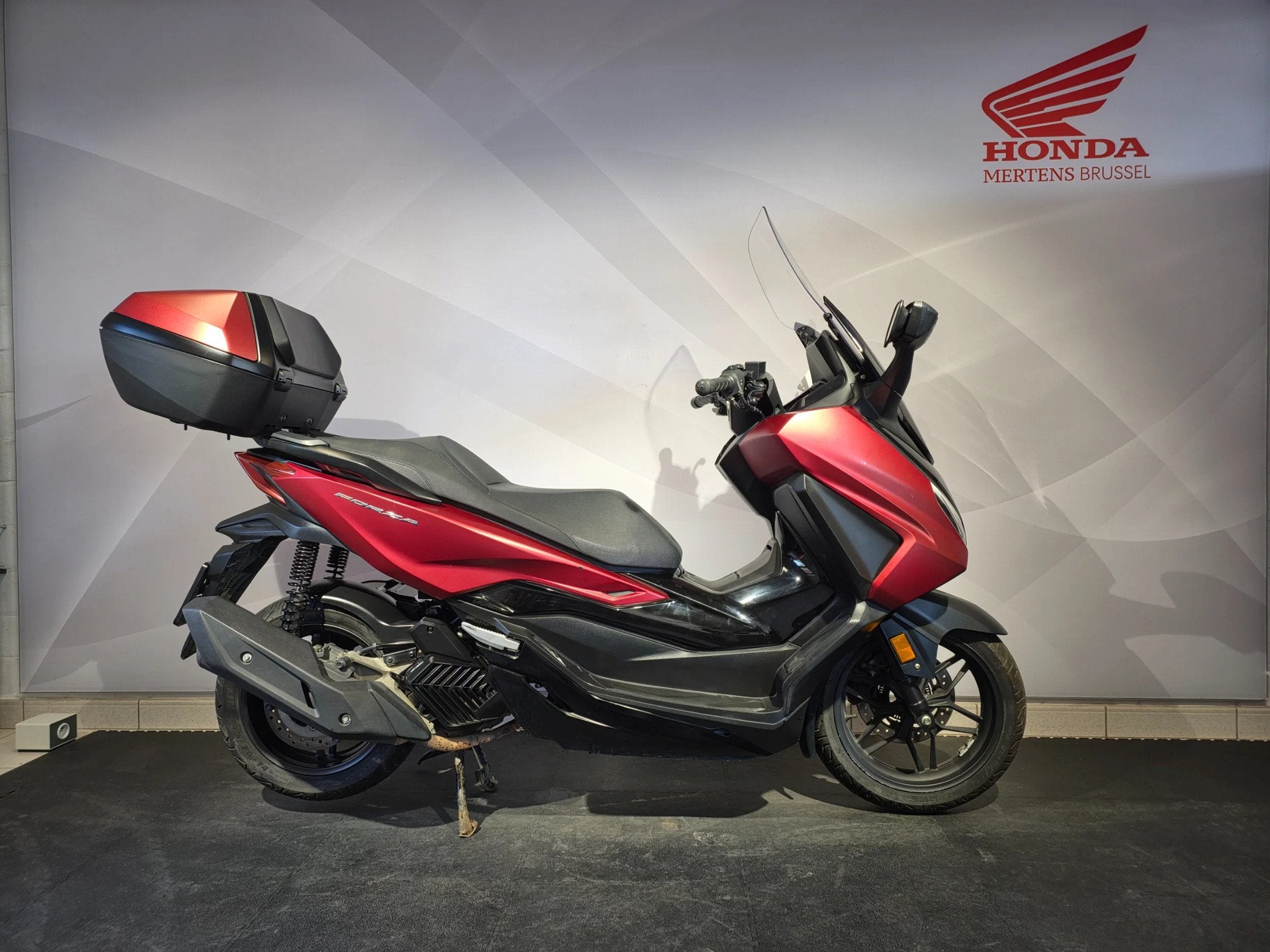 Honda Forza 125 (bj 2023), Motoren, 125 cc, Overig, Gebruikt, Bedrijf