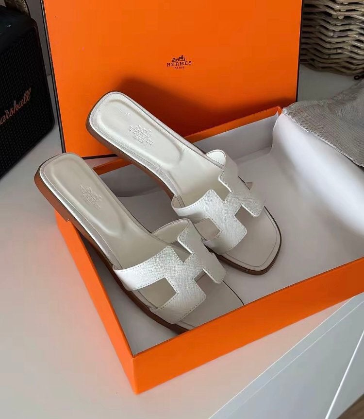 Wit hermes slippers, Kleding | Dames, Schoenen, Slippers, Wit, Nieuw, Ophalen of Verzenden
