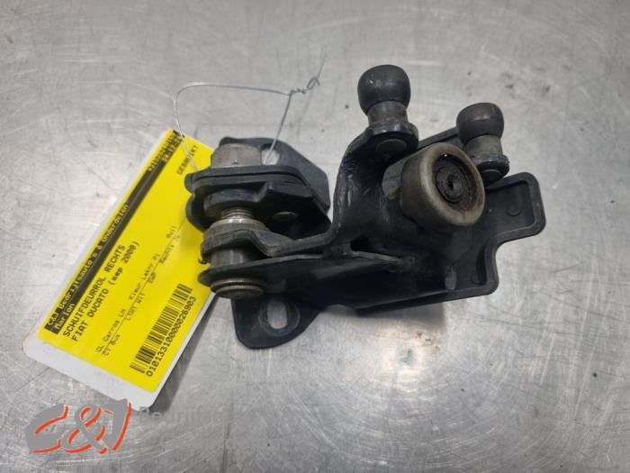 Roulette porte coulissante droite d'un Fiat Ducato (EWP), -, 3 mois de garantie, Utilisé, Fiat