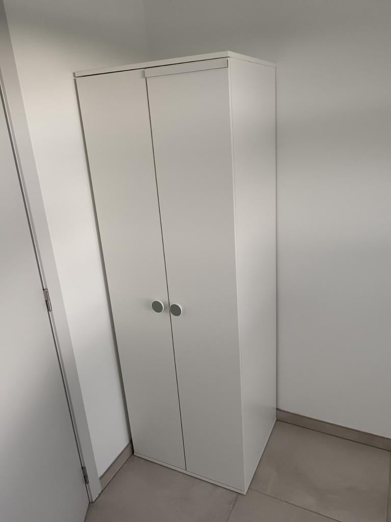 Armoire, Comme neuf